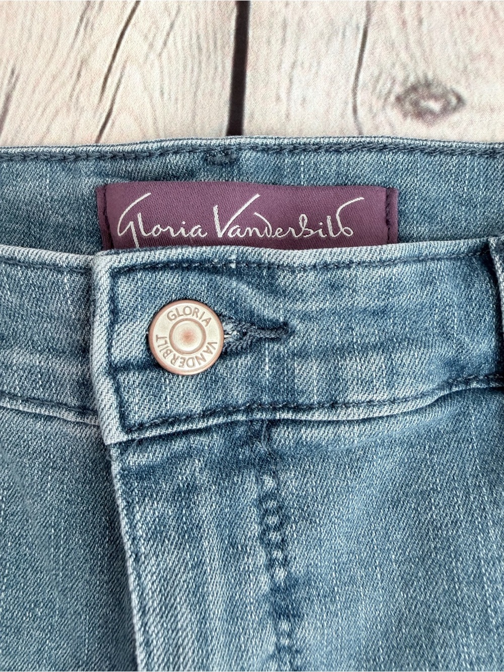 Gloria Vanderbilt Light Blue Denim Shorts - Picture 4 of 4